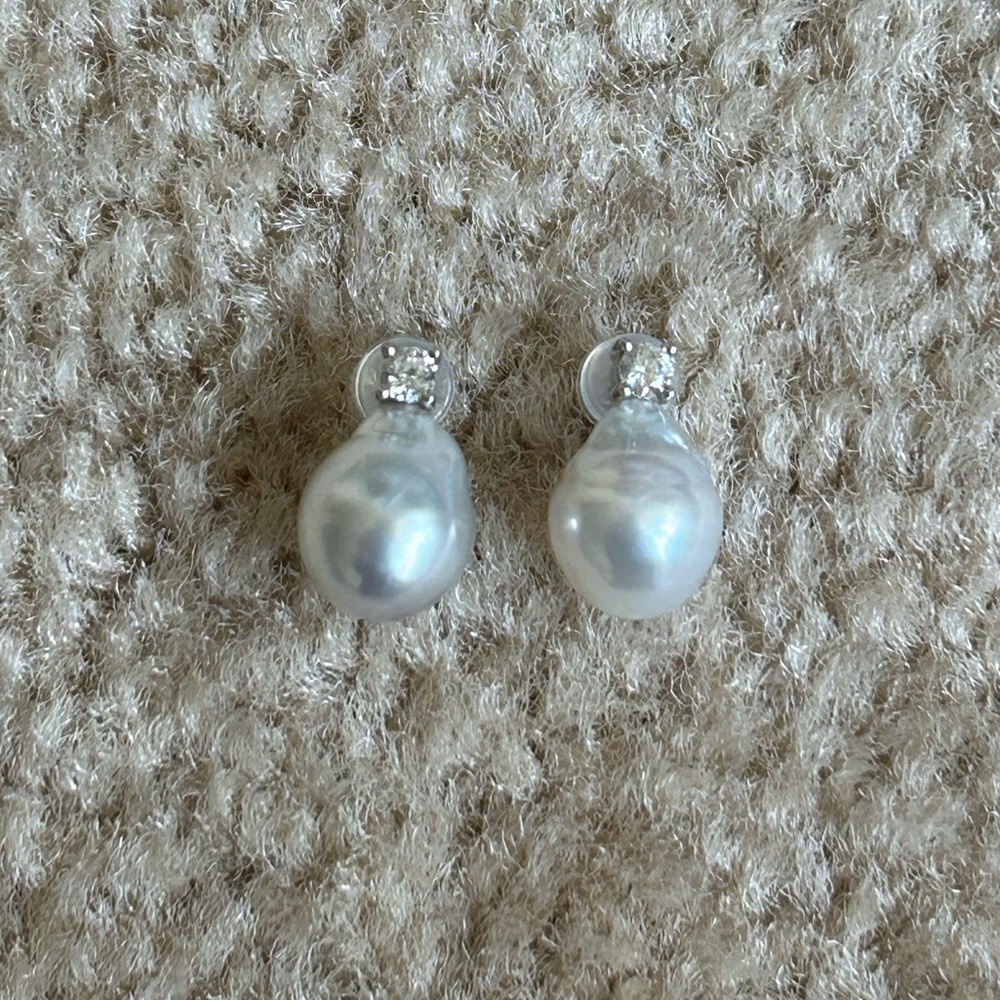 Pearl earrings